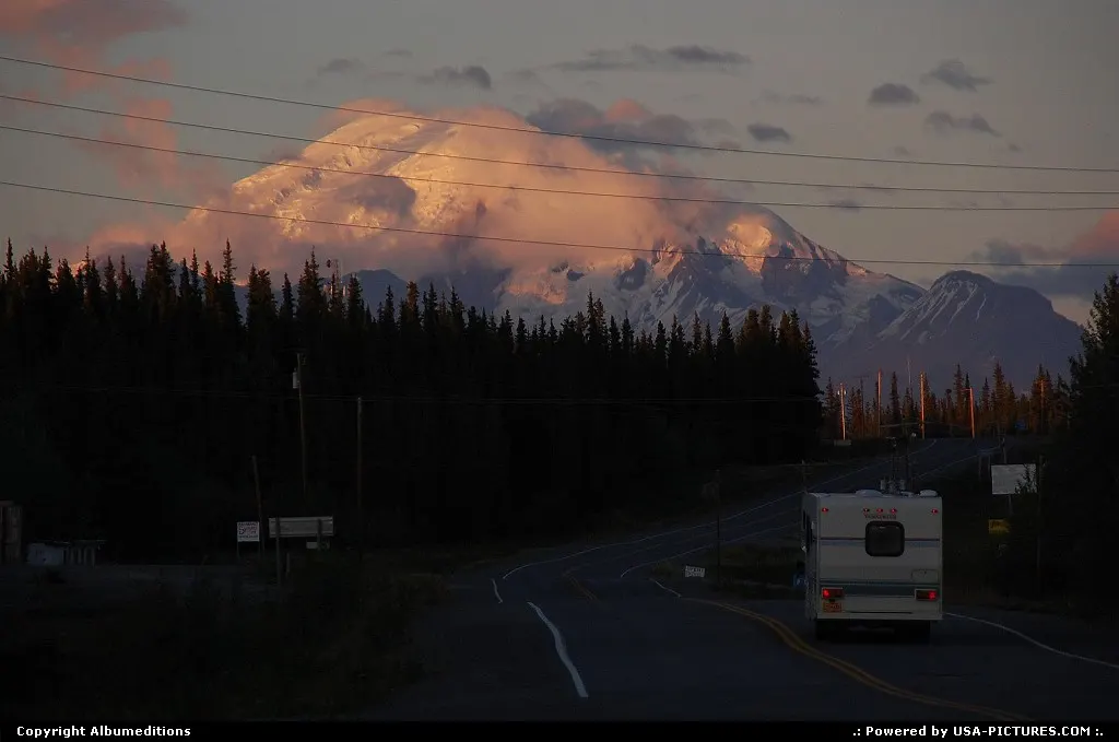 Sunset near Glenallen, Alaska. For multimedia slideshow: www.album-editions.nl