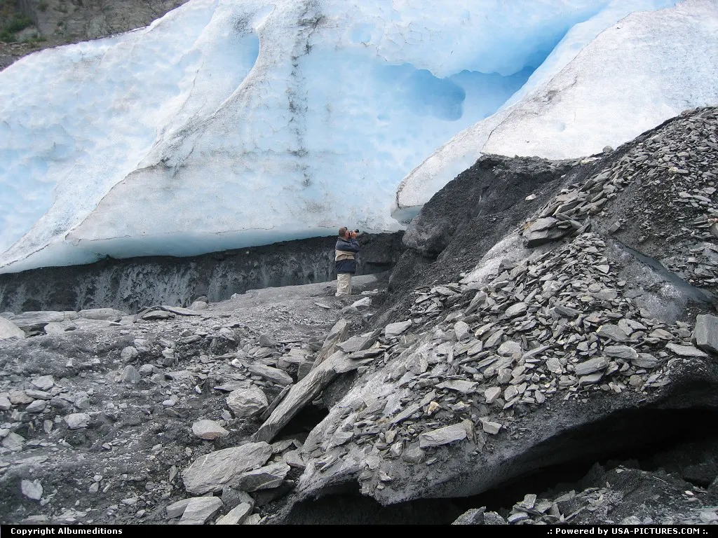 World of Ice: hiking the challenging trail up to the face of the Worthington Glacier.