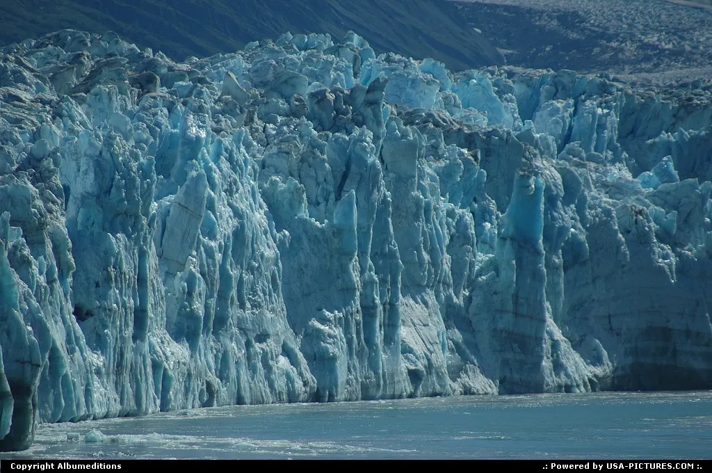The towering face of Hubbard Glacier (Yakutat Bay-Alaska).