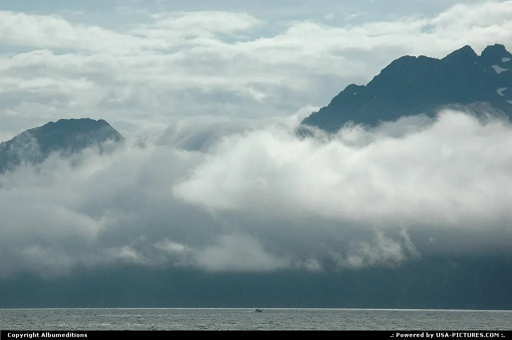 The coast line of the Kenai Peninsula. For the complete webgallery: www.alaska-editions.nl