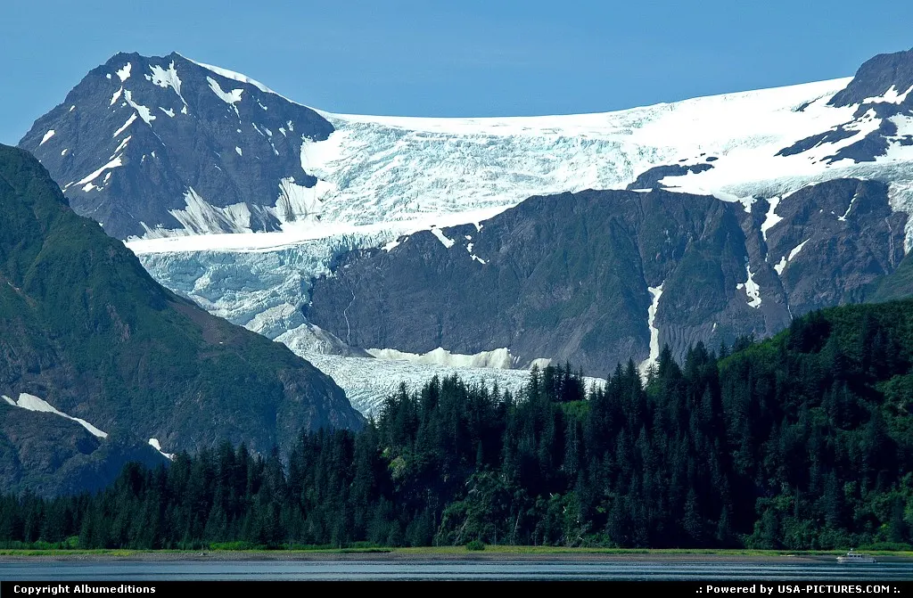 The scenic coastline of Kenai Fjords National Park, Alaska.