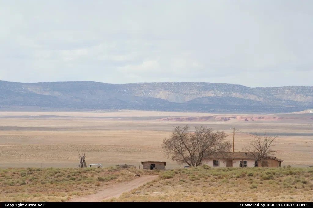 old house in the amazing state of Arizona, approaching the Canyon de Chelly...
