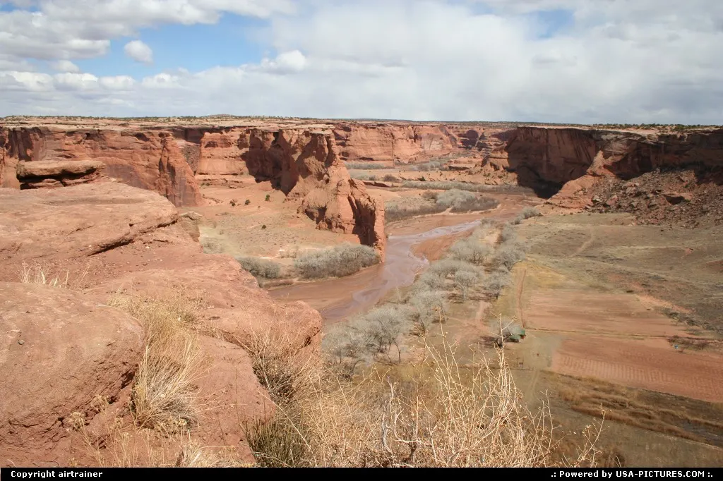 Canyon de Chelly, overview of the Chinle Wash from the south rim.