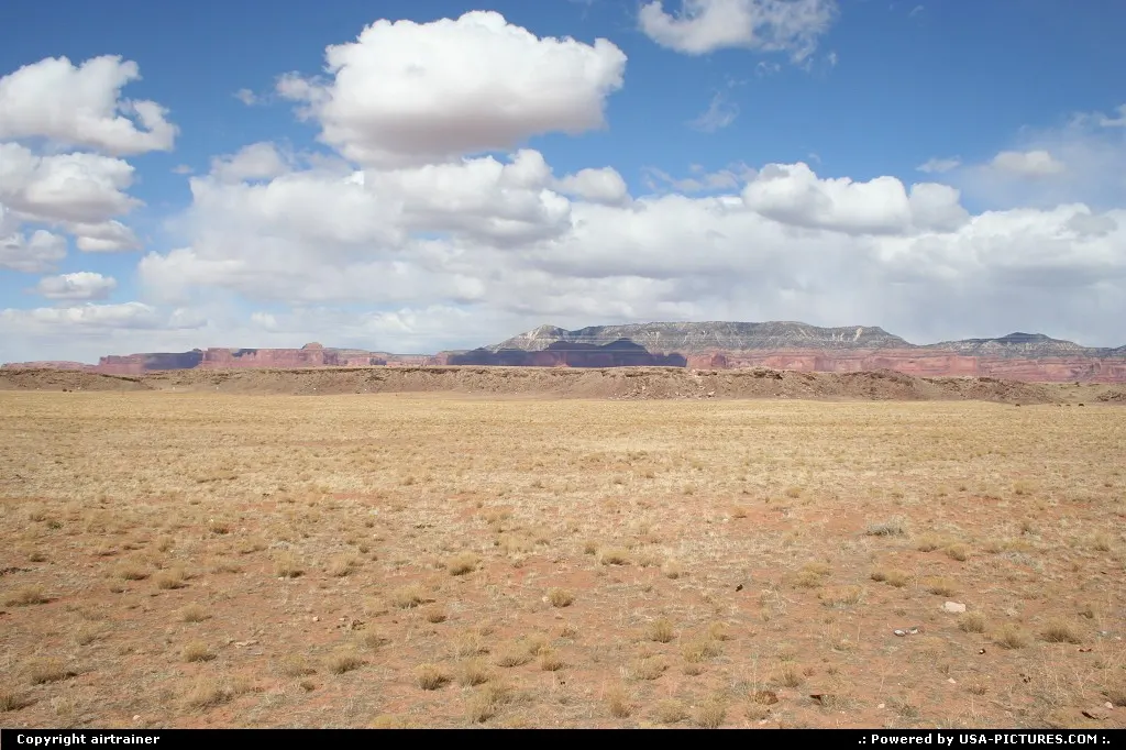 Countryside between Chinle and Monument Valley, under a typical west american sky