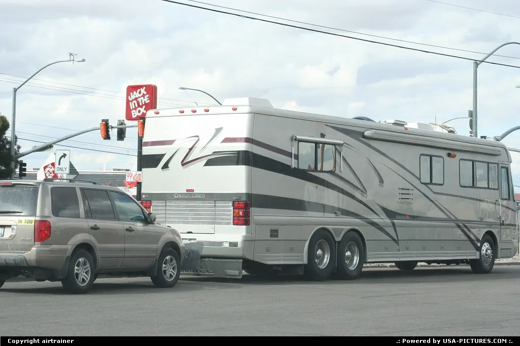 woww, this motorhome is huuuuge !