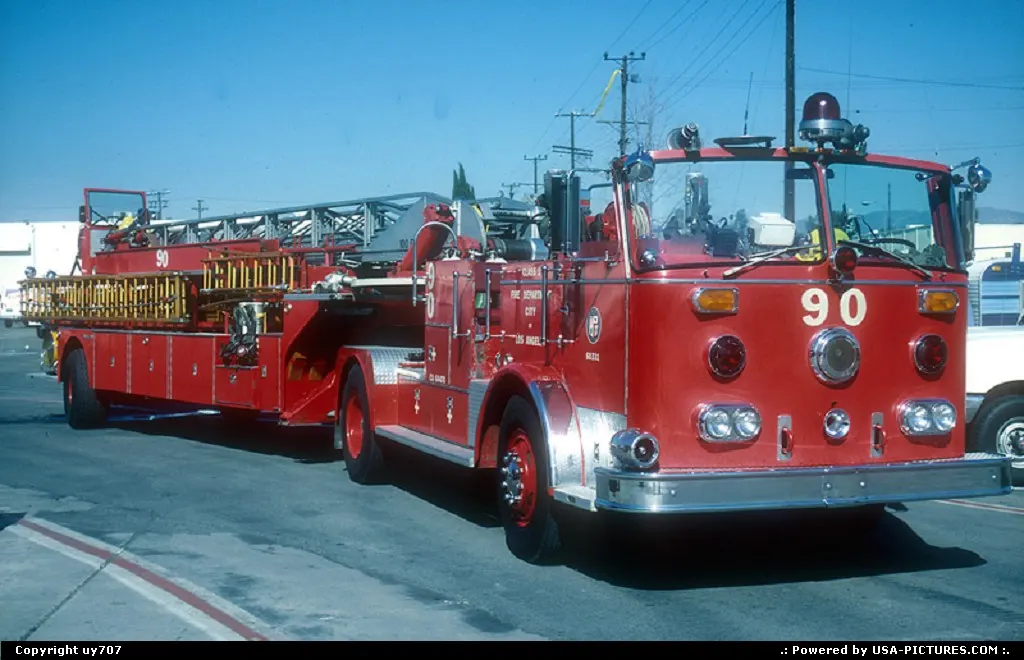 A quintessentially North American tractor and trailer fire engine.