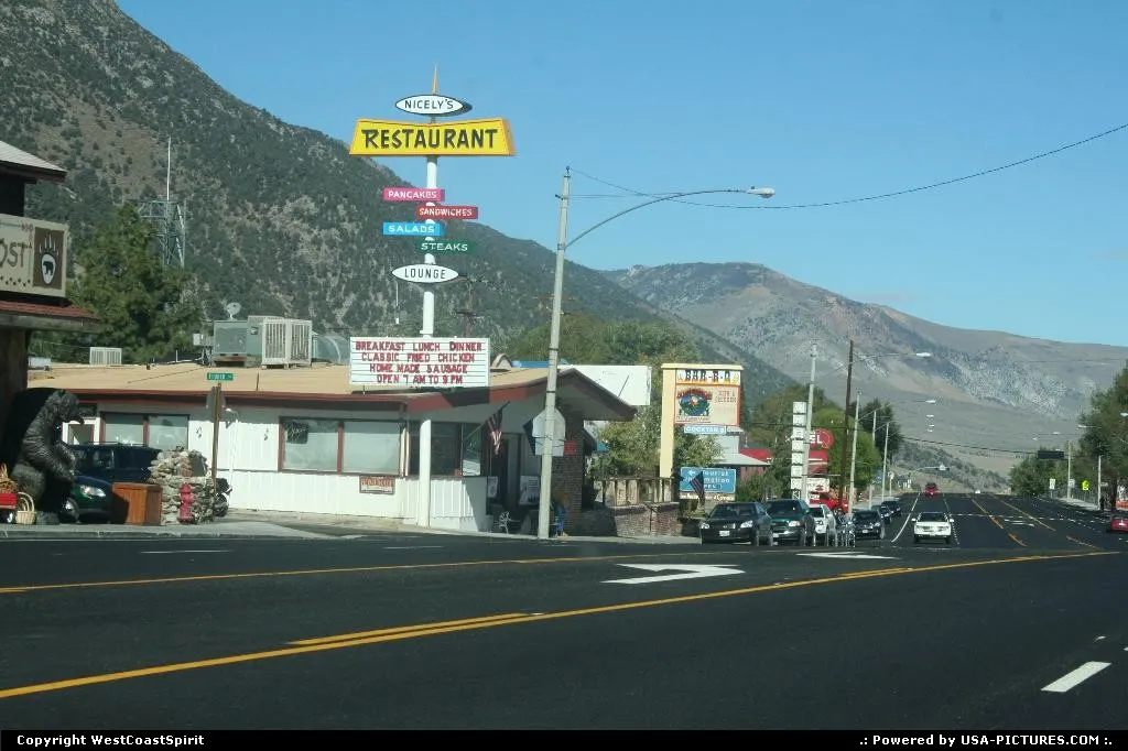 On the road around Mono Lake and Tioga Pass, gateway to Yosemite