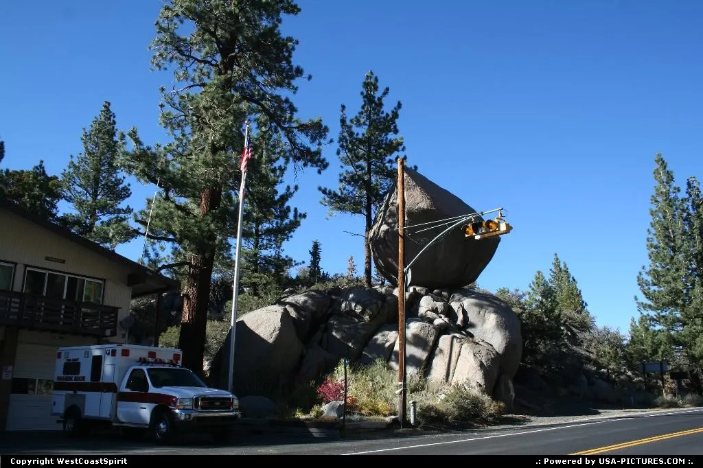 Balanced rock in June Lake, on the loop between Mono Lake and Mammoth Lake