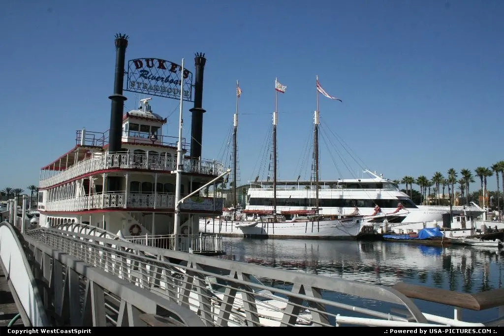 A former steam boat, transformed in a steakhouse restaurant.