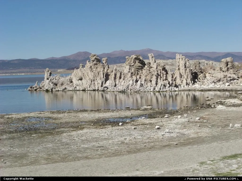 another view of mono lake