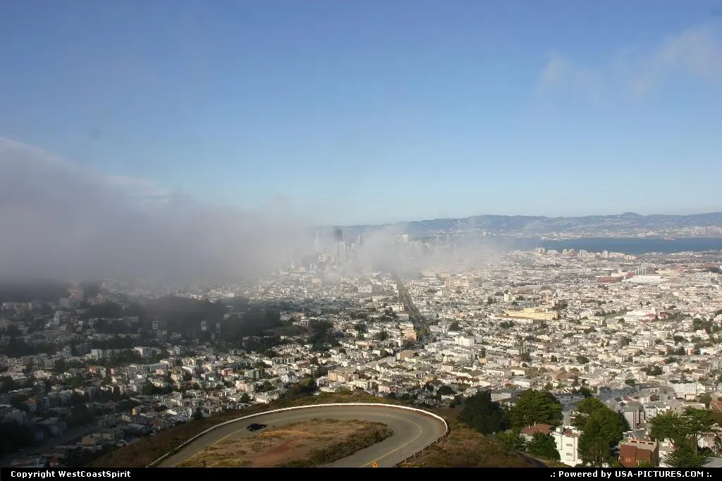 Overview of the city from Twin Peaks. Market Street clearly visible over the fog.