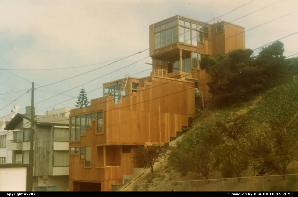 House of someone who then wanted a radical change from the predominent victorian style !!!
