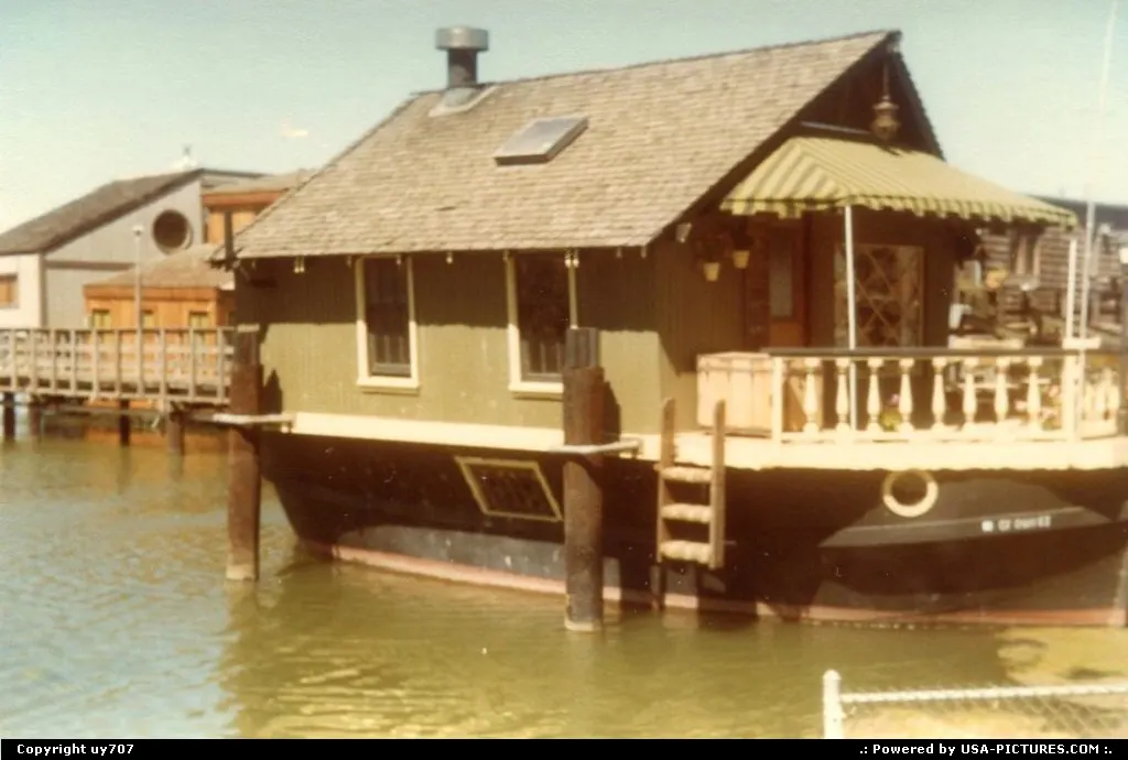 Mating a boat hull with an house can lead to this unit.