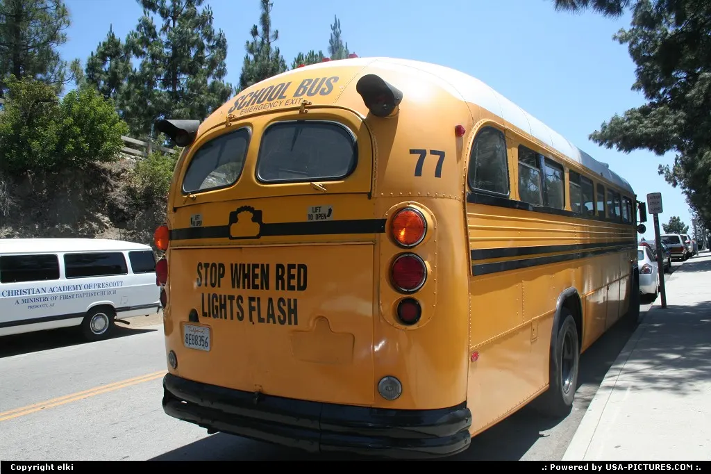 Old fashion shcool bus, park at griffith observatory.
