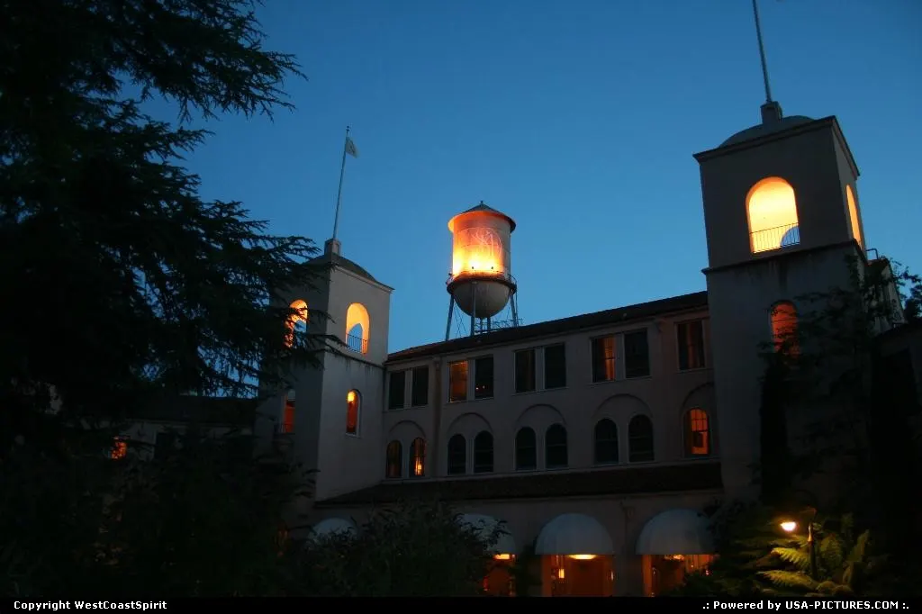 Water tank/Fairmont hotel by night in Sonoma, gateway to great winneries!