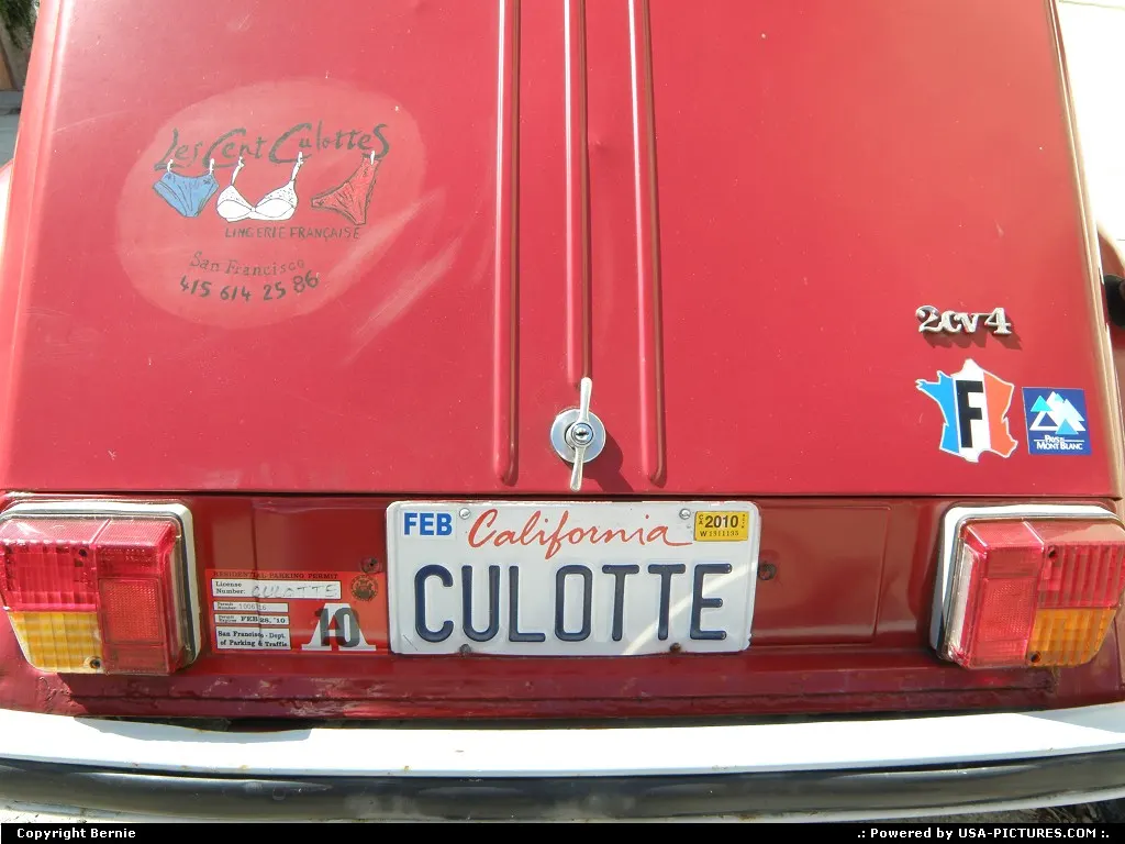 Not less incongruous is the plate ! A lot of french symbols in fact