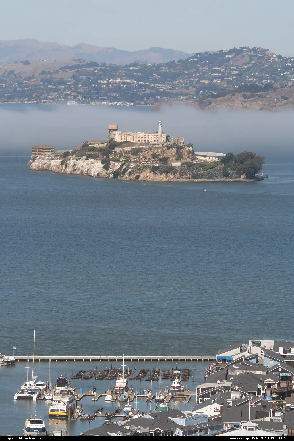 Alcatraz island and the Fisherman's Wharf, with the sympathic sea lions :)