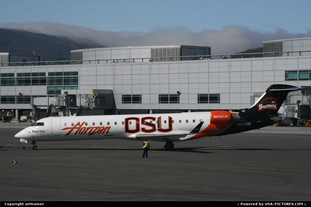 N609QX from Horizon Air wearing a special livery dedicated to the Oregon State Universi...