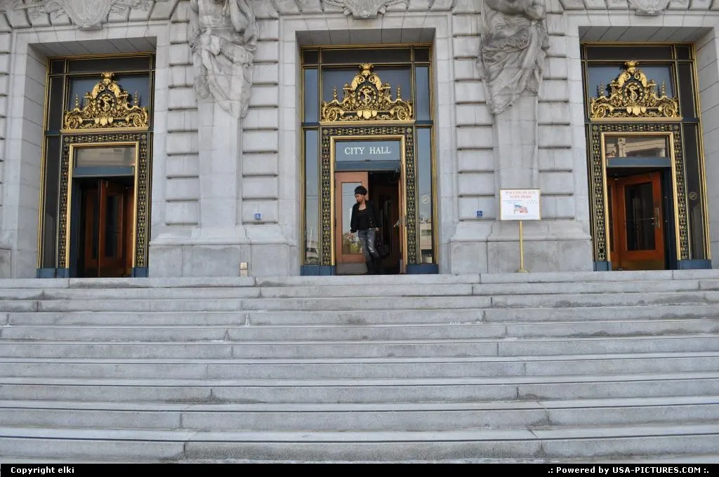city hall entrance at san francisco california