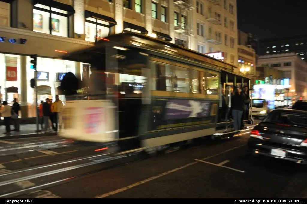 cable car heading powell station