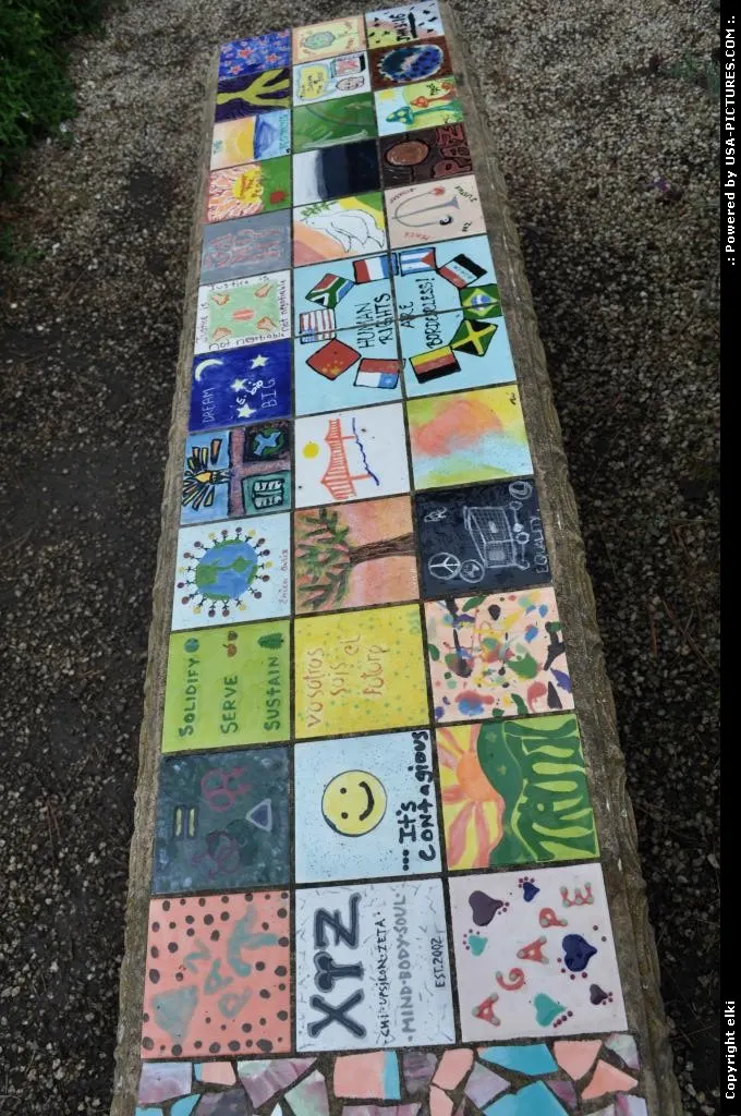 carreaux décorés sur un banc à San francisco university