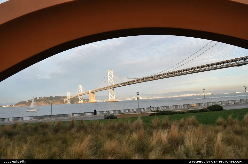 Rincon Park and Cupid's Span. In the background the oakland bridge