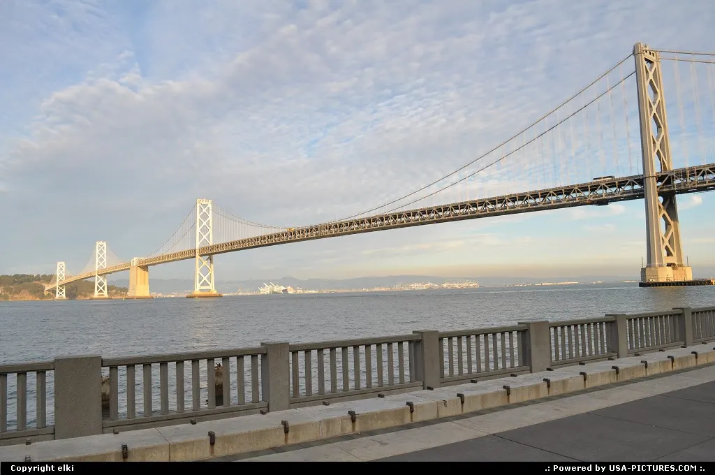 Oakland bridge from embarcadero. Not the golden gate but it have some appeal anyway.