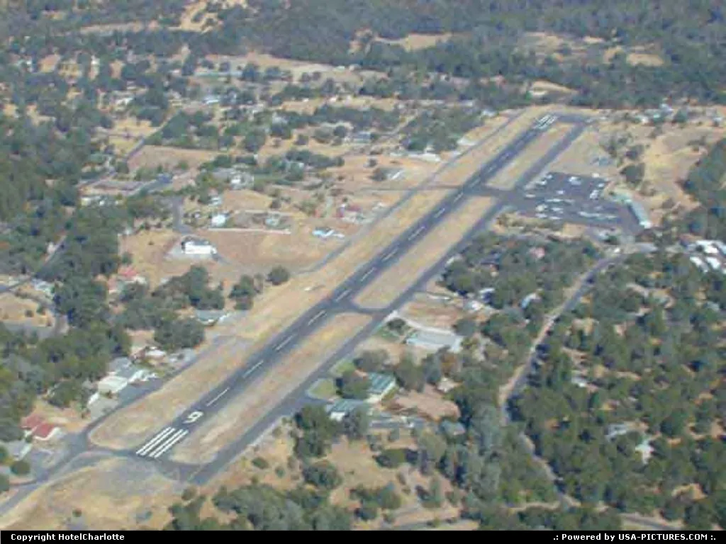 Pine Mountain Lake airport in Groveland near Yosemite