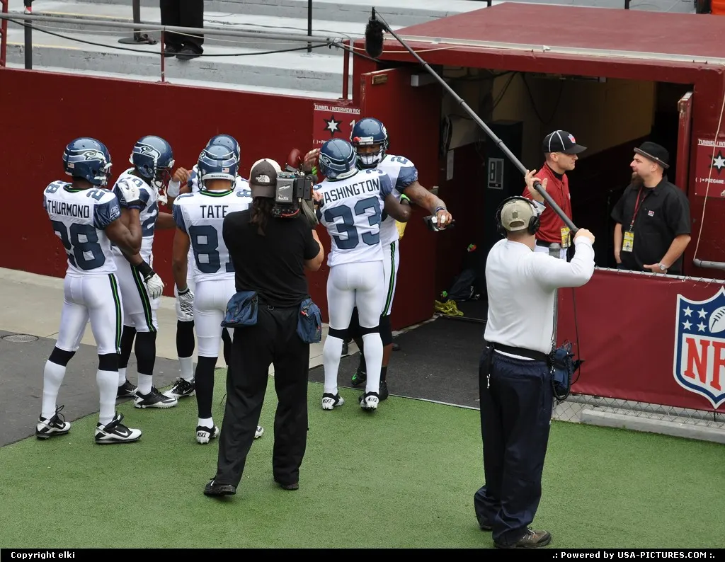 seattle seahawks, arriving on the field, playing against niners, at San Fancisco.
