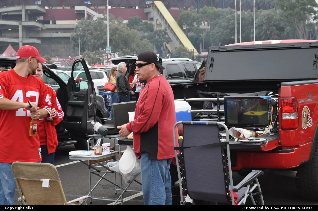 Tailgating before the niners' game on sunday 12 december.
