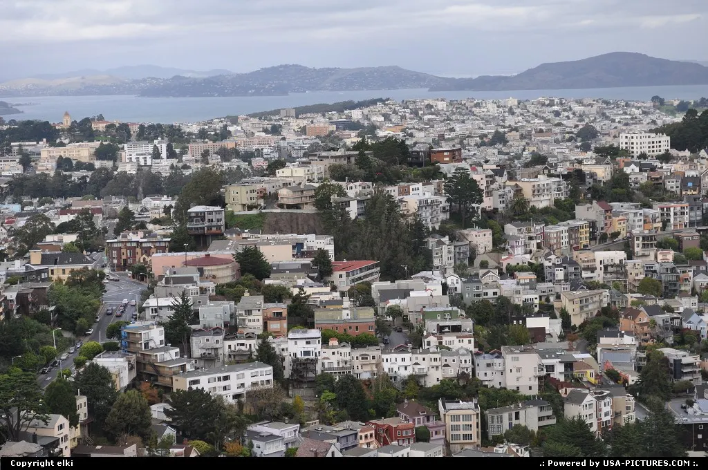 Overview of thVe city from twin peaks