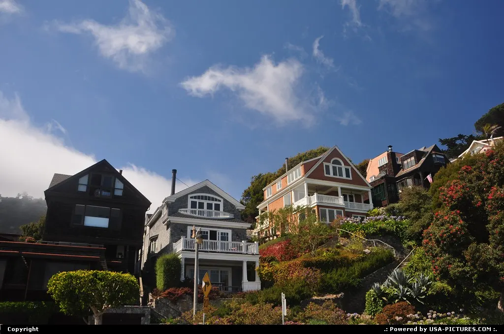 Houses hung on the cliff, Sausalito