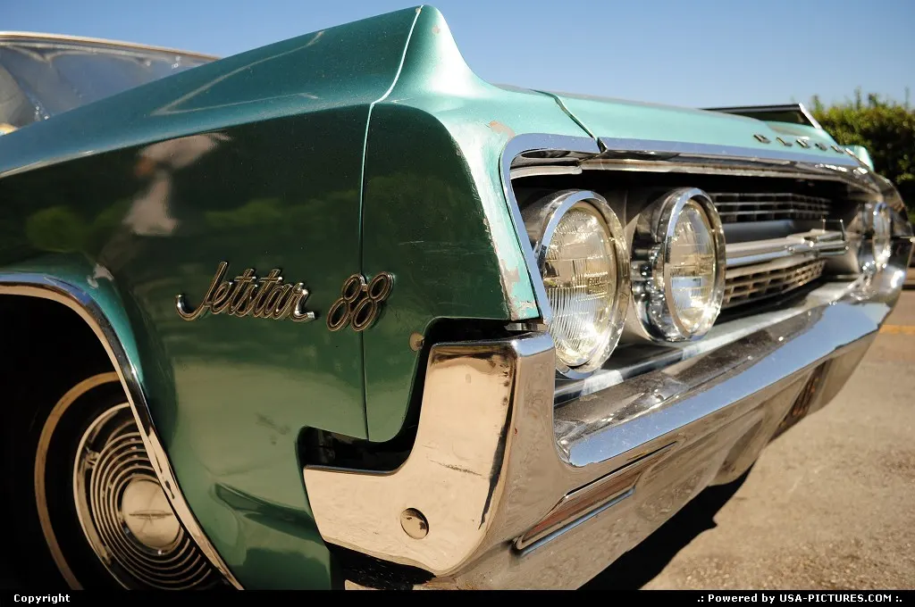 Old ... oldsmobile on the way to twin peaks. I'm loving it.