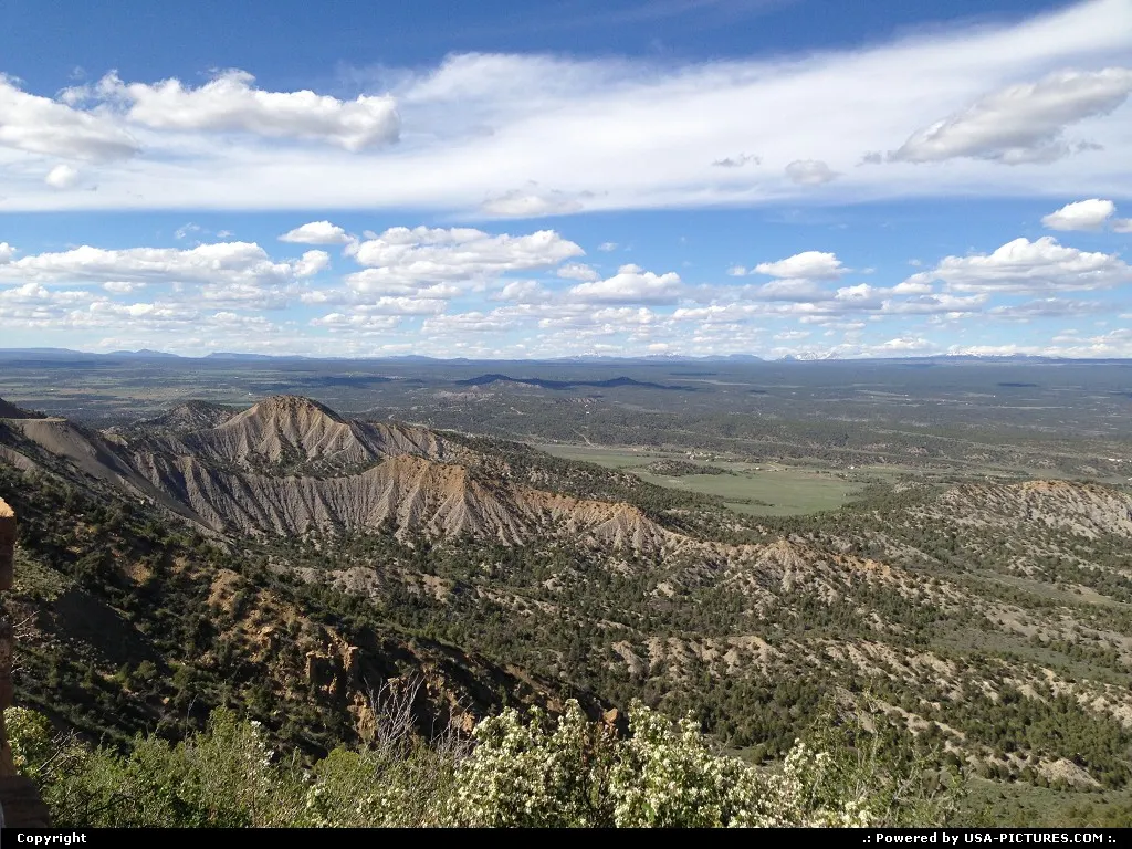 Overview of the valley, from the park entrance and near Park Point