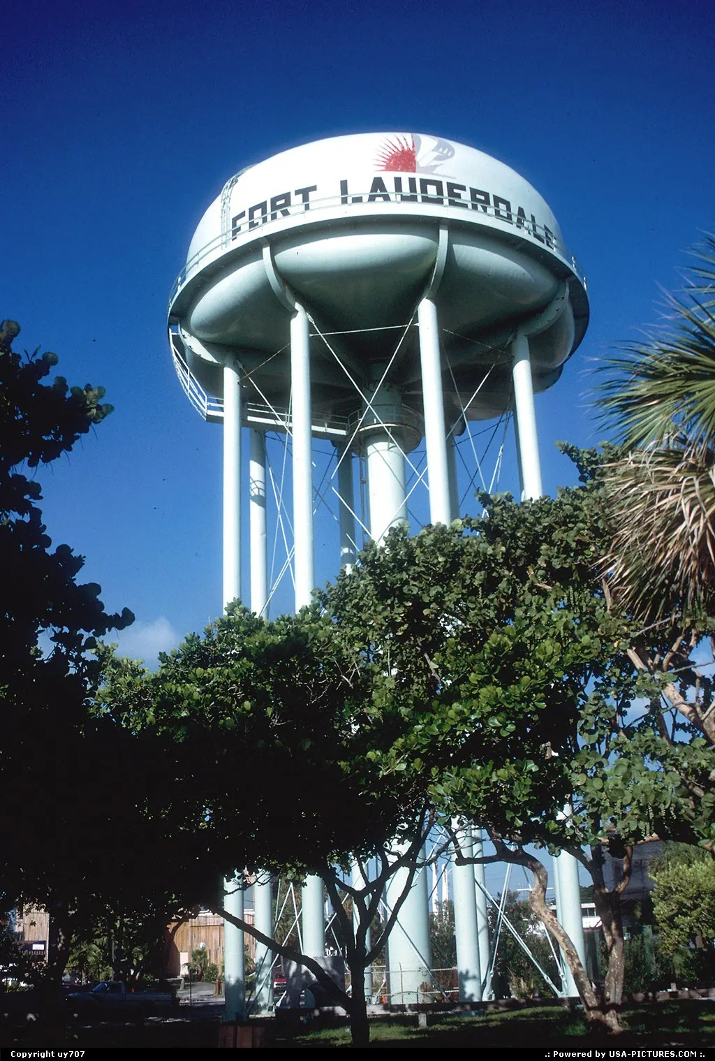 Well illustrating another fixture in the US urban landscape, this watertank was too imp...