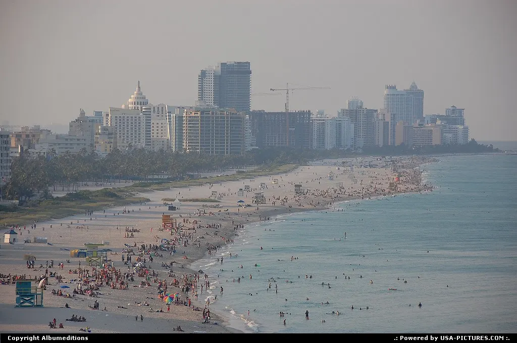 Miami Beach on a late Sunday afternoon... For multimedia slideshow: www album-editions.nl
