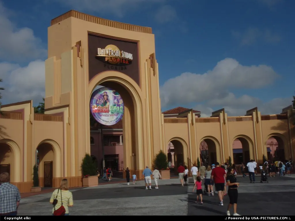 Welcome to universal park, two major attractions, adventure island, and universal studios