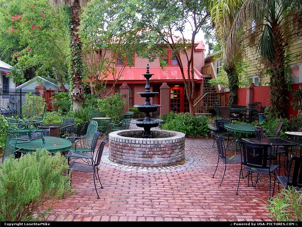 Outdoor patio in Downtown Fernandina Beach