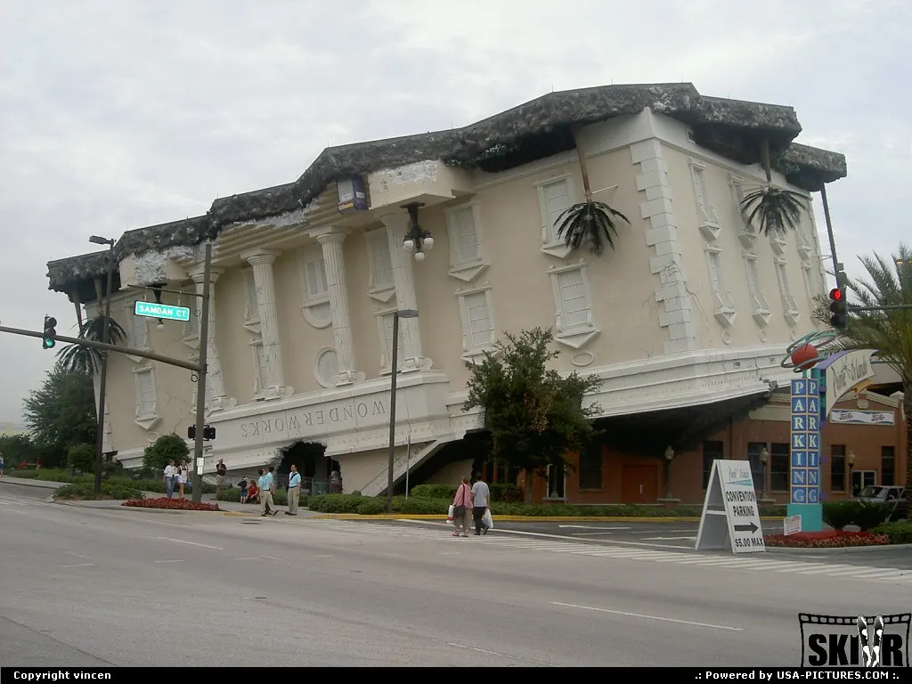 Wonderworks house: attraction park