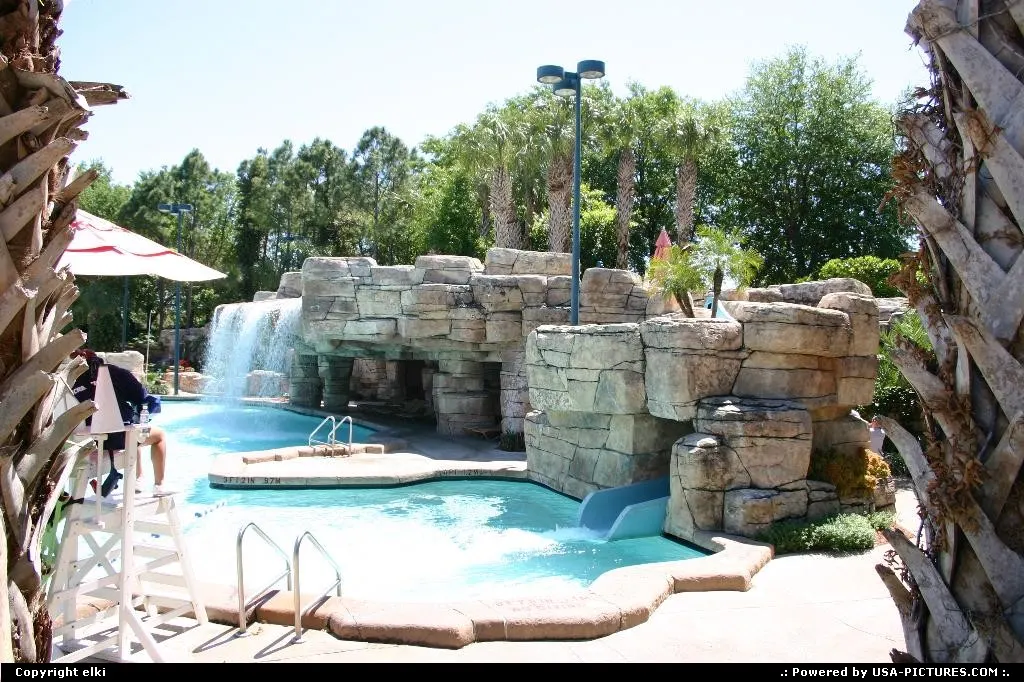 Great pool at the Swan and Dolphin resort in Disney