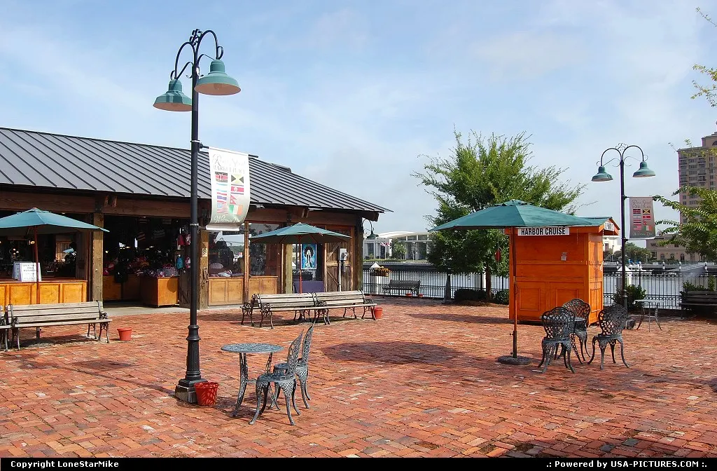 Shops along the waterfront in Savannah, GA