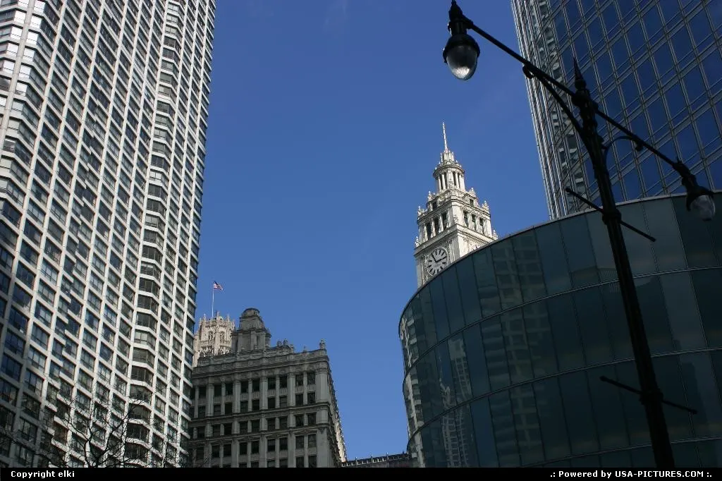 Dowtown Chicago, for me one of the most beautiful downtown in north america.