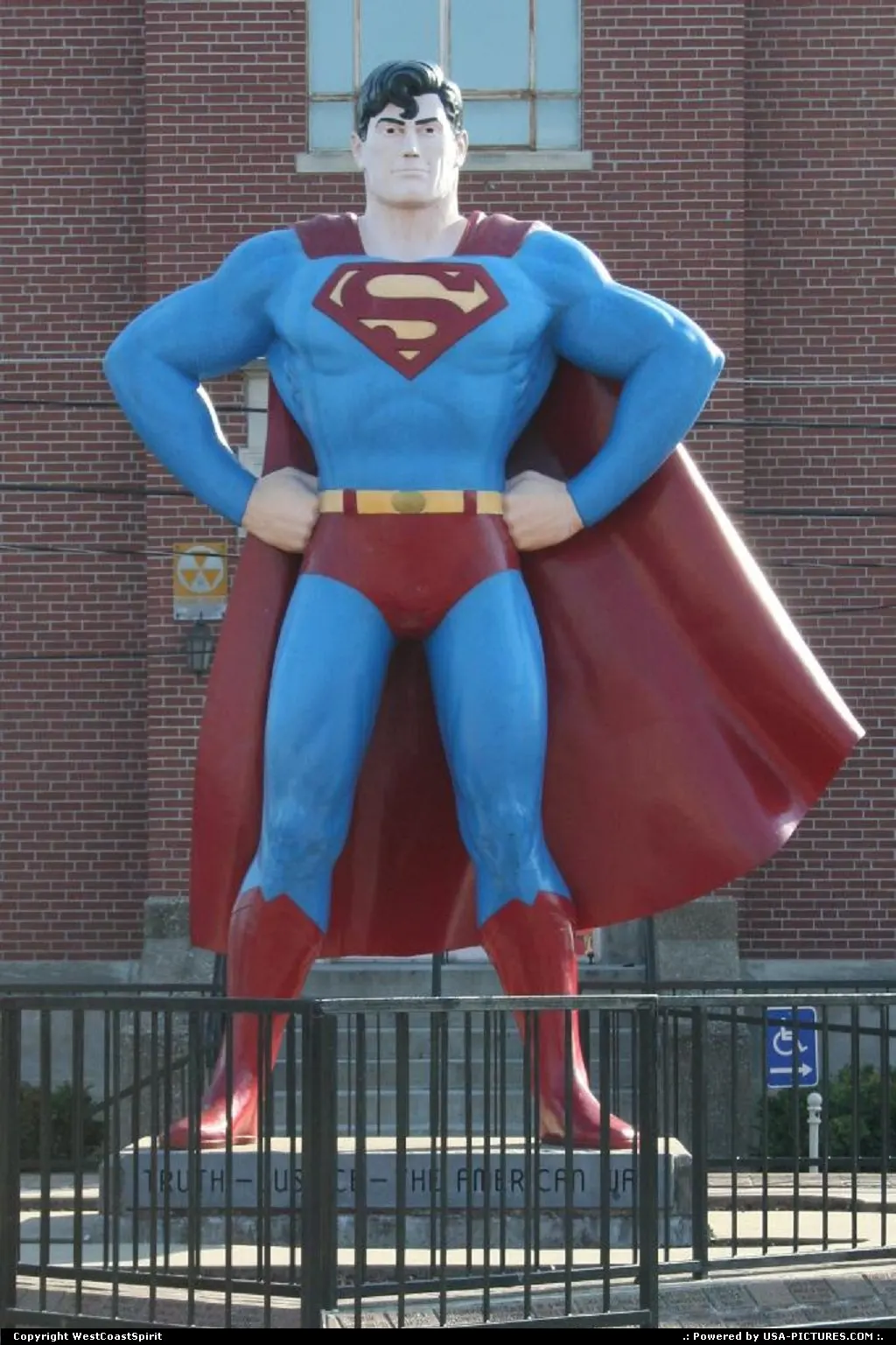 Giant Superman Statue obviously in Metropolis, IL!