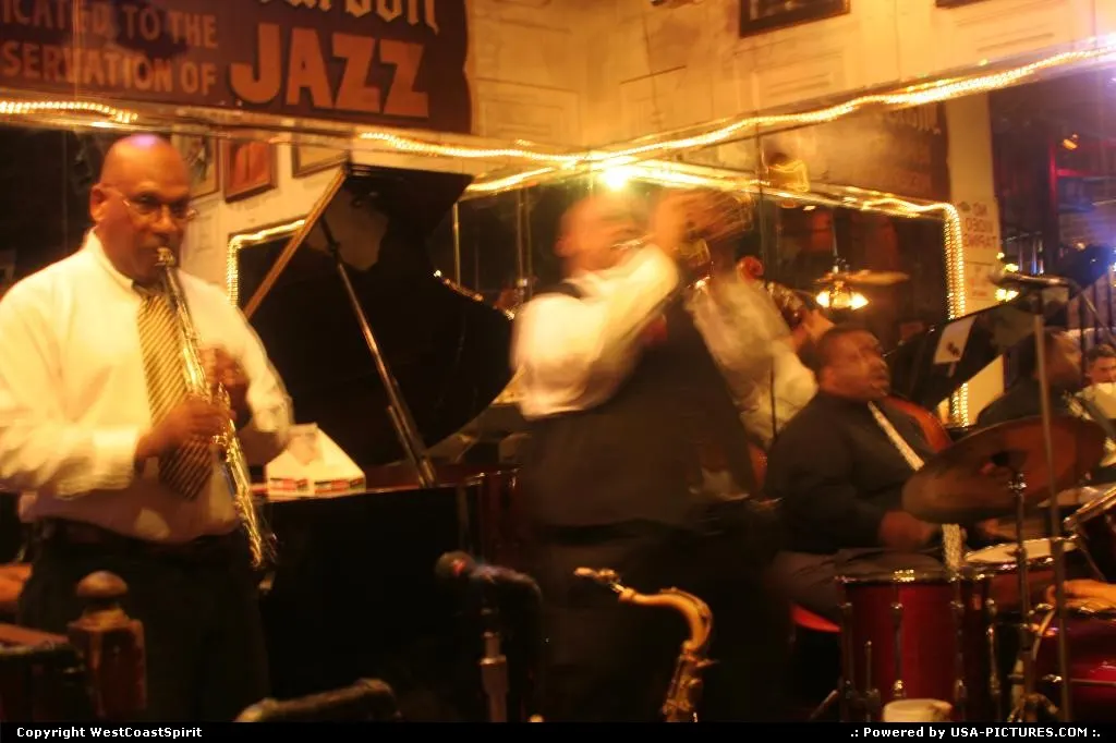 Dwayne Burns and his New Orleans Band, performing really nice live Jazz at Maison Bourb...