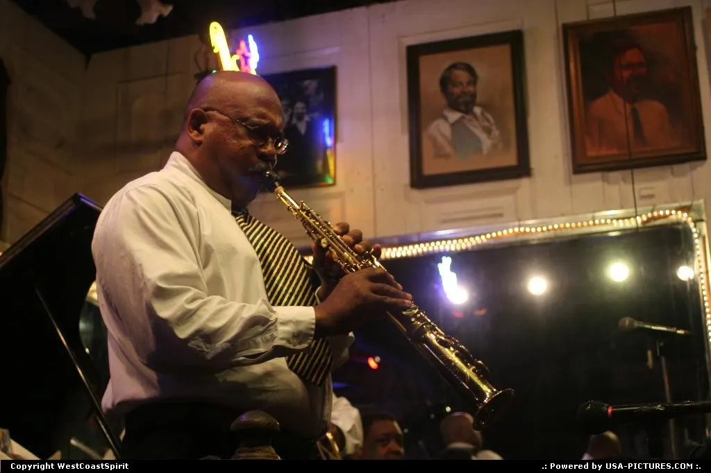 Dwayne Burns and his New Orleans Band, performing really nice live Jazz at Maison Bourb...