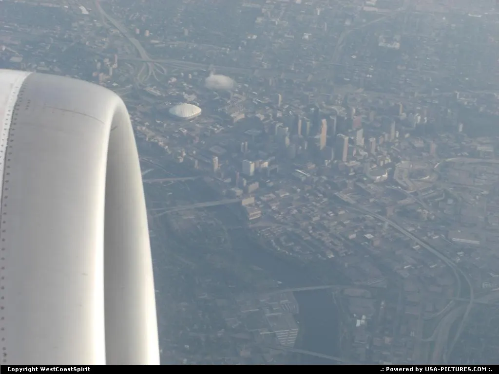 Leaving MSP aiport, with a nice view of Minneapolis. Too bad that the weather was crap!