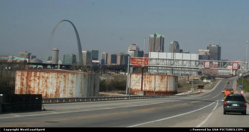 Arriving Saint Louis, with the skyline and the world famous Arch.