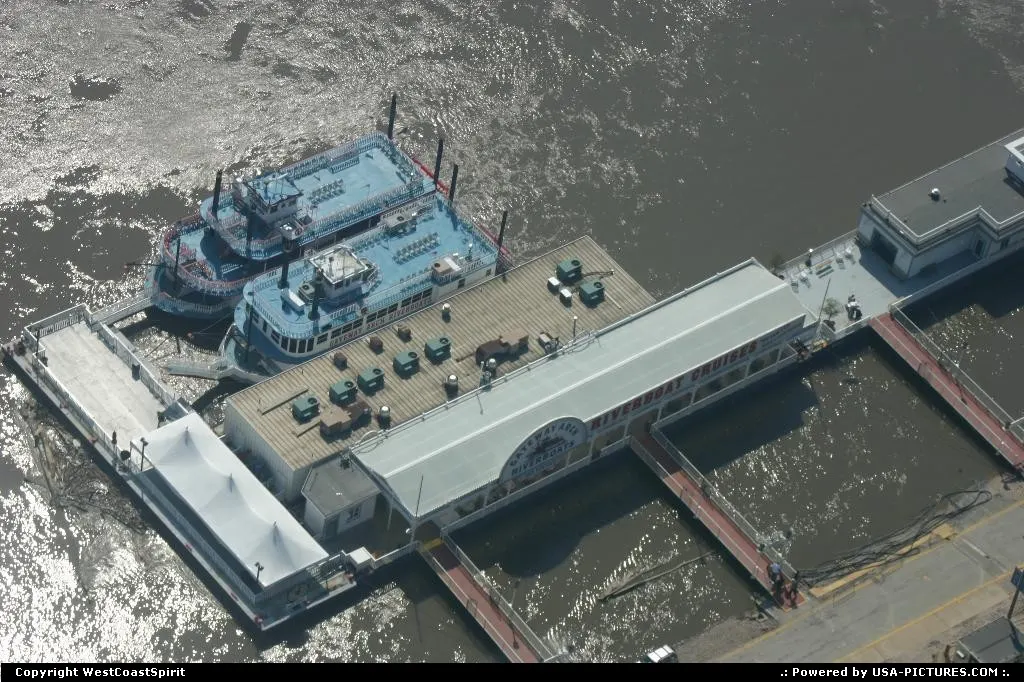 Saint Louis Missouri boat, steam, river, arch