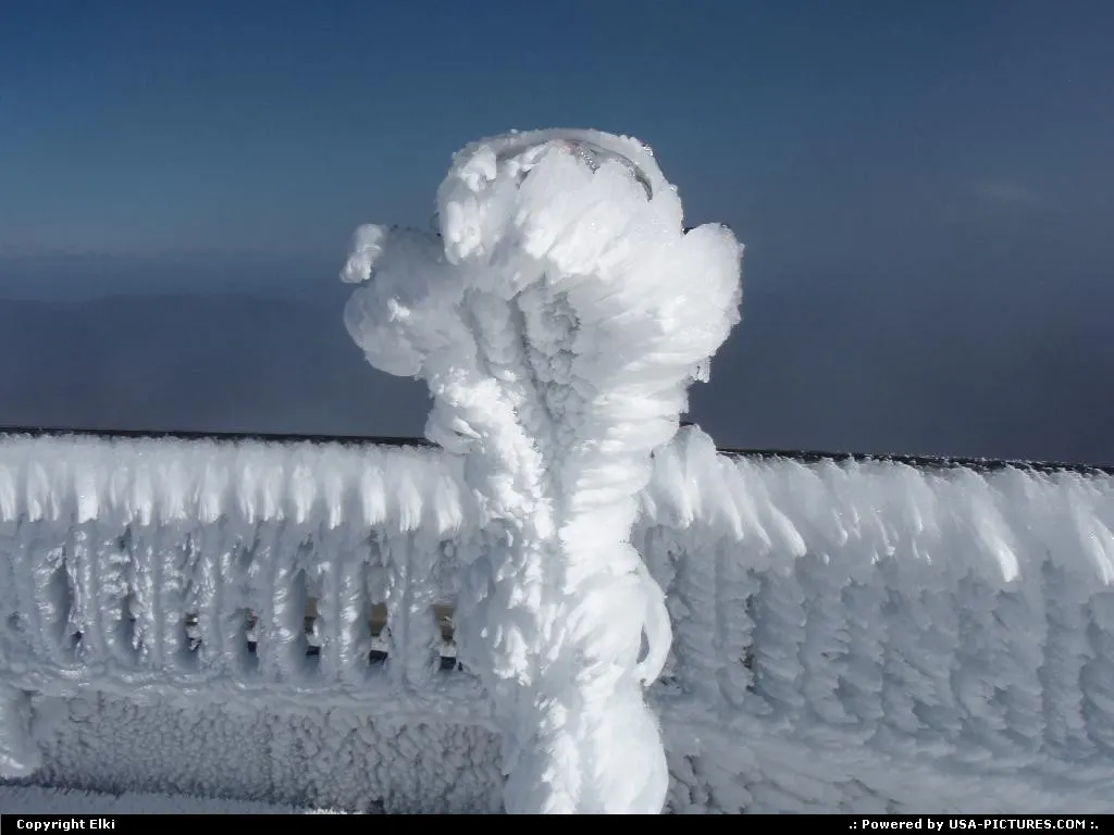 Talking about extreme weather... The day before, there was NO ice here in Mount Washington