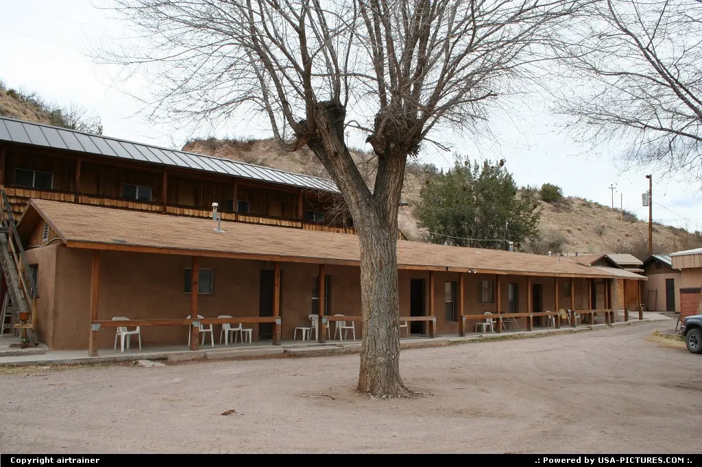 The Lariat Motel in Glenwood